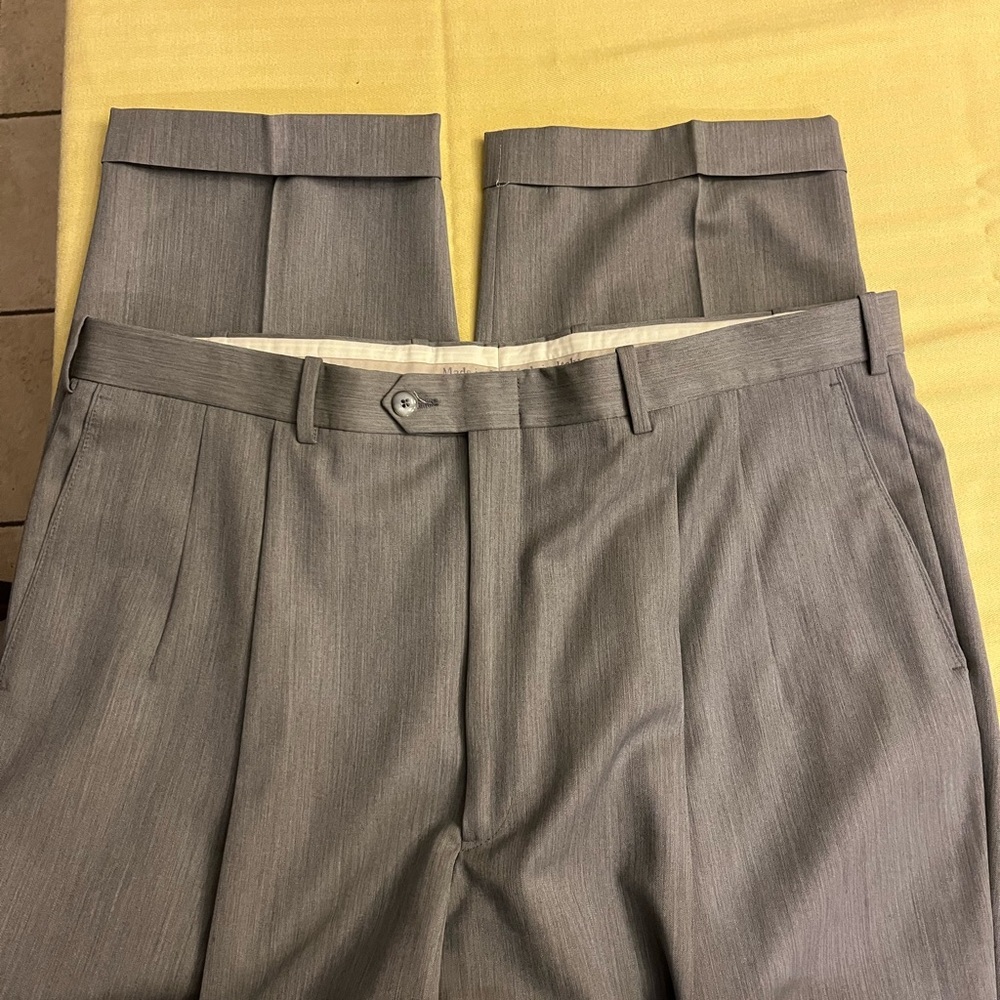 BRITCHES Gray Pleated Dress Pants size 40